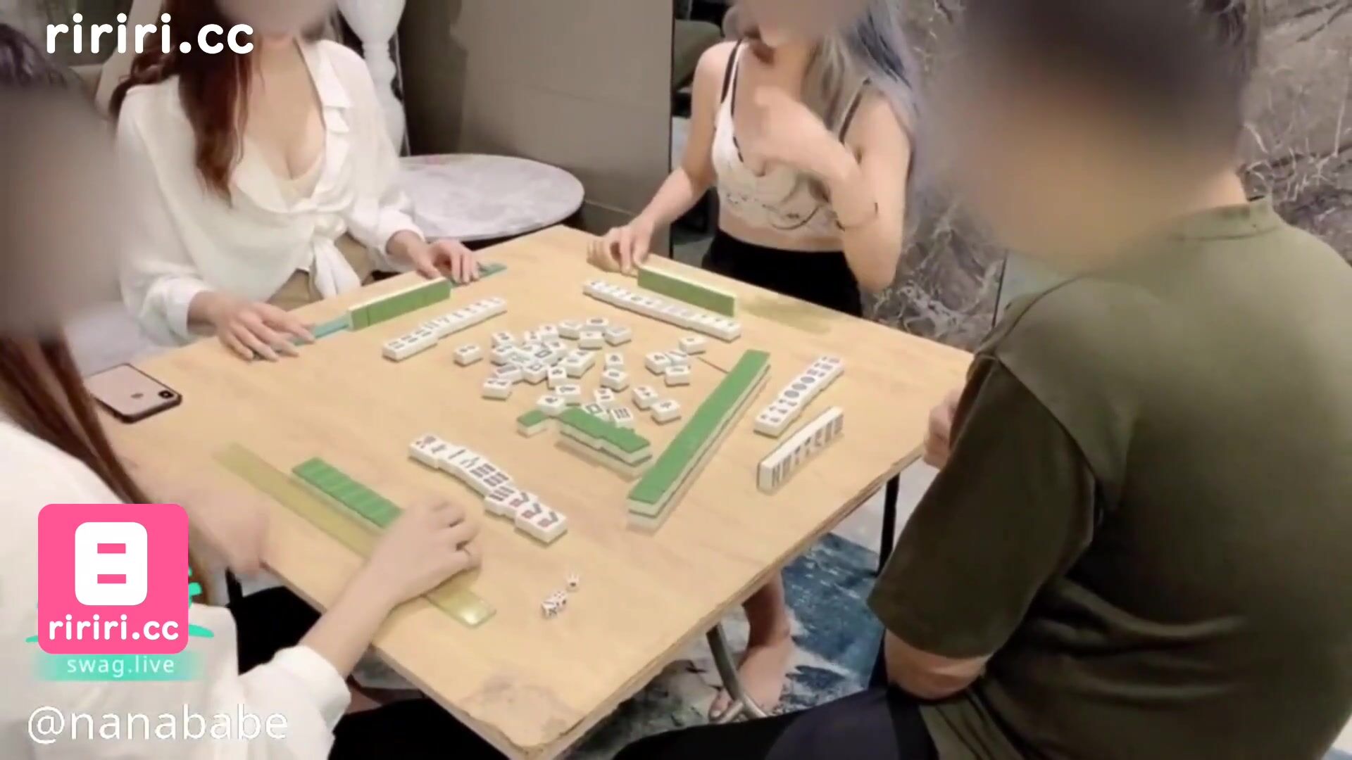 Chinese drama AV old driver about three big network red anchor together to play strip mahjong!