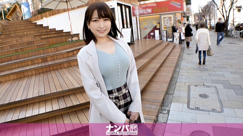 200GANA-2449 - First time shooting! 1605 An office worker walking on Omotesando...or so we thought...but it turns out she's a married woman who looks very young! She falls in love with a younger salt-faced actor and falls in love with him immediately...