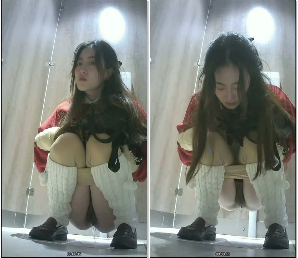 The mall toilet secretly shoot beautiful curly hair student girl