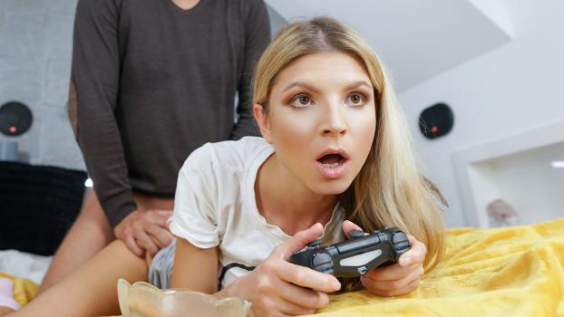 Gina Gerson - Gamer Girl Focus