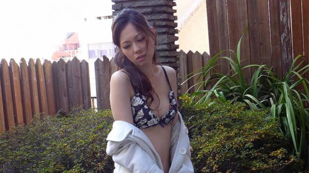 Misaki Yoshimura - Misaki Yoshimura gets naked and plays with us in the rooftop garden