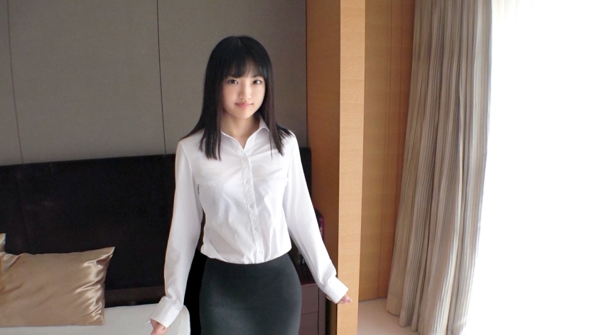 SIRO-4305 [First time shooting] [Soft tits and slender body] [Wobbling all over the place] Newly graduated girl from Tokyo who can't get rid of her naivete yet. She is so obscene that her belly muscles are straining... A on the net