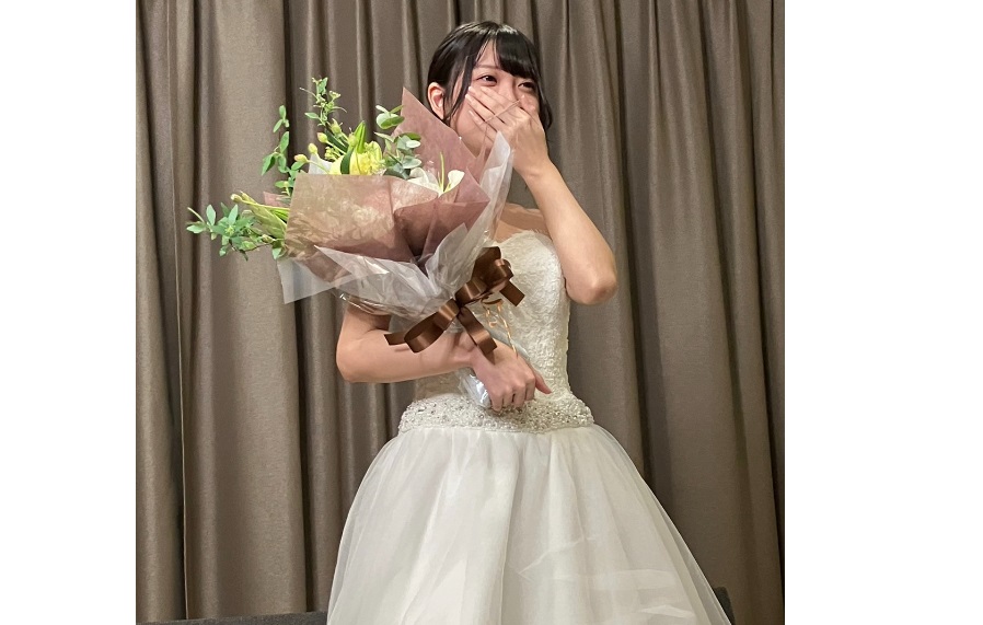 FC2-PPV-3237415 [Finally on sale] Erika's tearful graduation wedding! She tries her hand at rewarding her fans with a private photo session at the Fan Appreciation Party! Pre-sale version with photo book! (1)+(3)